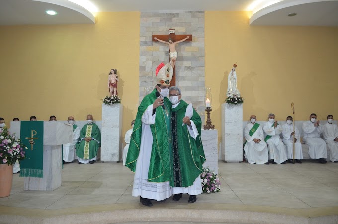 Padre Elias toma posse como pároco da Matriz de São Sebastião