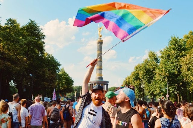 LA GERMANIA DI SCHOLZ: PIÙ DIRITTI PER MIGRANTI, GIOVANI, DONNE E PERSONE LGBT