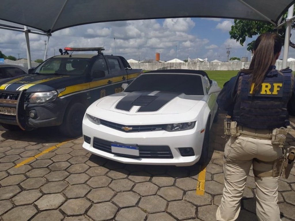 Em Rondônia, PRF apreende vários veículos do tráfico, incluindo carros de luxo