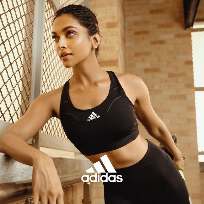 Pic Talk: Deepika Padukone Awesome Still Pictures
