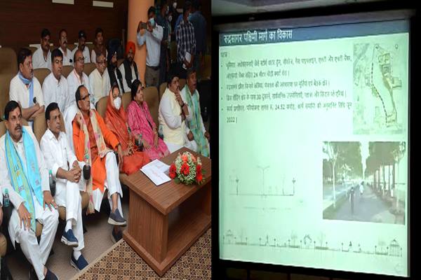मुख्यमंत्री श्री चौहान ने महाकाल महाराज मन्दिर परिसर विस्तार योजना के द्वितीय चरण की जानकारी ली