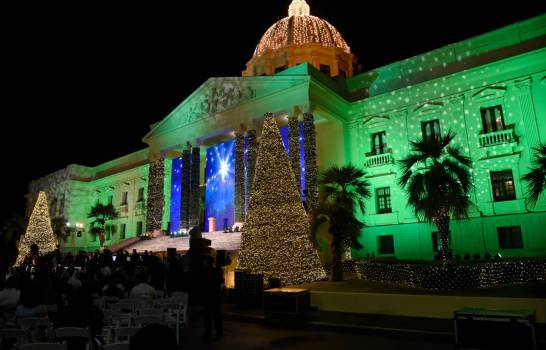 La Navidad se enciende en el Palacio Nacional - El Faro del Sur