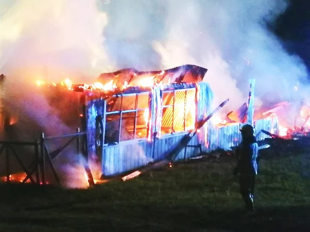 Fuego destruye escuela rural de la comuna de Río Bueno