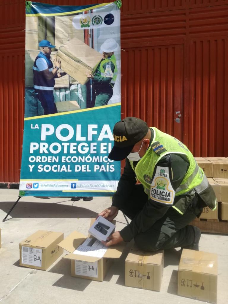 https://www.notasrosas.com/Polfa incauta mercancía por más de 100 millones de pesos, en diferentes ejes viales del Cesar