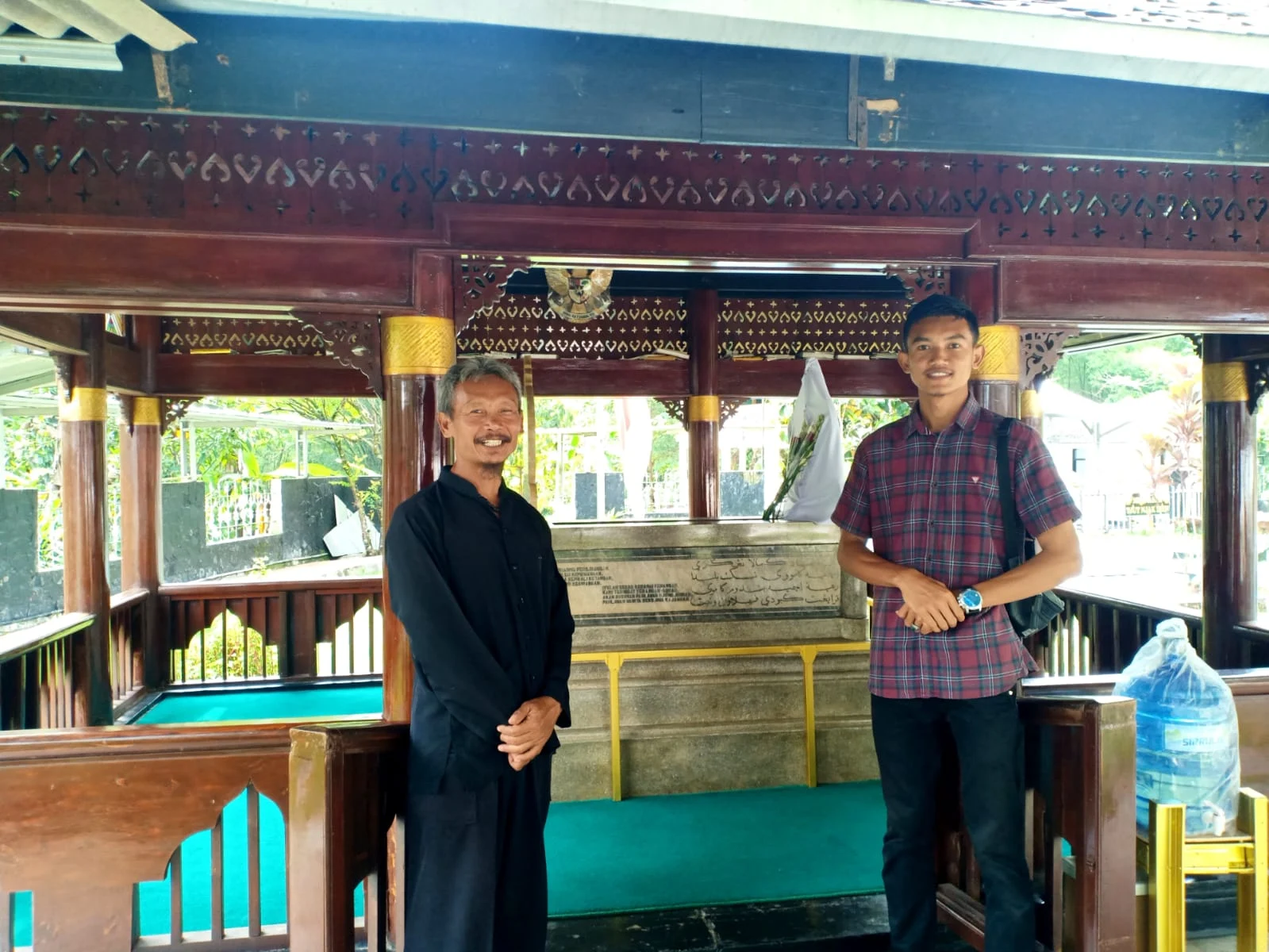 Kenang Jasa Pahlawan, Pemuda Aceh Ziarahi Makam Cut Nyak Dhien