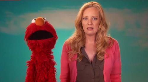Sesame Street Episode 4501. We see Wendi McLendon-Covey and Elmo, they explain the word on strenuous.