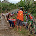 Peduli Kondisi Jalan Di Wilayahnya, Babinsa Koramil 422-06/Sumber Jaya Melaksanakan Gotong Royong