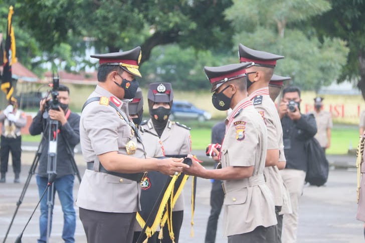 Kapolda Sulsel Pimpin Upacara Penutupan Pendidikan Bintara Polri TA. 2021