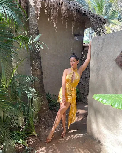 Aisha Sharma cleavage sexy legs short dress