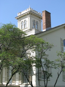 Exterior of historic Clarke House, Chicago's oldest surviving home