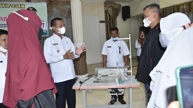    105 IKM Pariaman Terima Mesin Bordir Hingga Bahan Baku Sulaman  Timbul