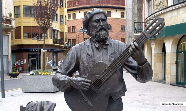 Estatua de Iparraguirre en Gernika