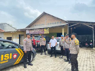 Polres Tulang Bawang Barat intensifkan pengamanan gudang logistik Komisi Pemilihan Umum (KPU) Tulang Bawang Barat.