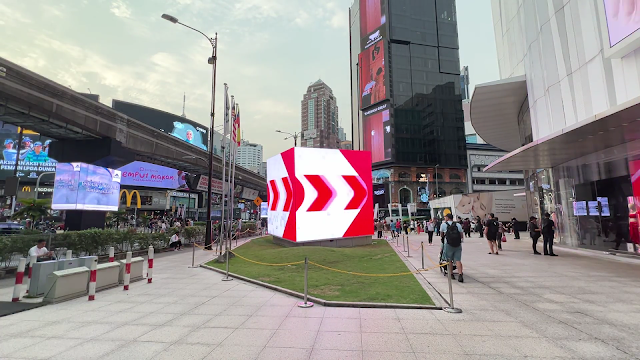 lot 10 the Cube Digital Screen Ads, KL Lot 10 Digital OOH Ads KL Bukit Bintang Lot 10 LED Screen Ads, lot 10 giant cube DOOH Ads Bintang Walk KL,