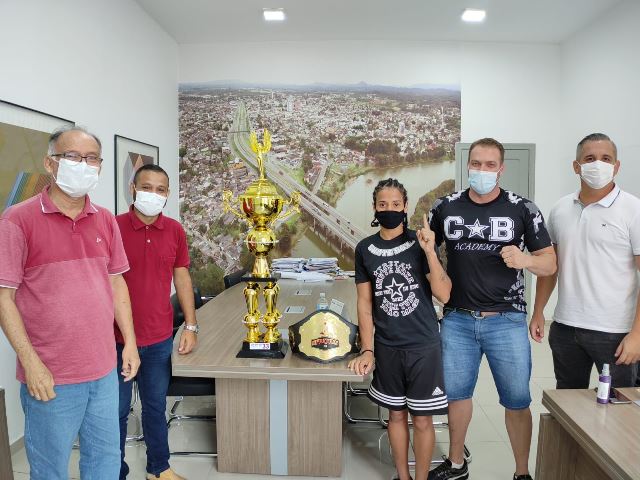 Registrense Nágila Goku é campeã peso palha de kickboxing pelo SFT