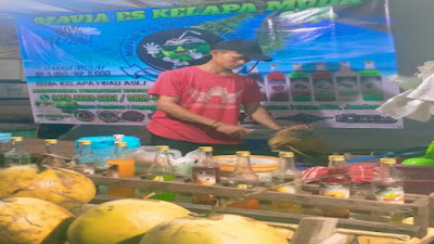 Mavia Es Kelapa Muda Milik Kang Arul 156 Di Sumobito Laris Di Serbu Pembeli Menjelang Buka Puasa