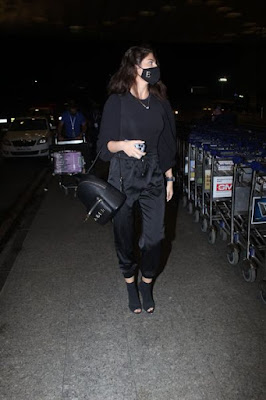 Bhagyashree spotted at Airport