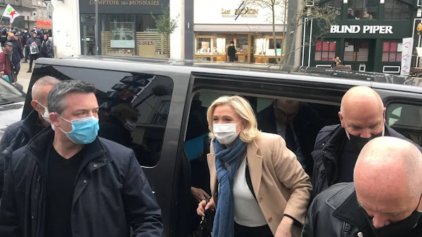 [VIDEO] Marine Le Pen à Brest : une violente bousculade lors du passage de la candidate à la présidentielle