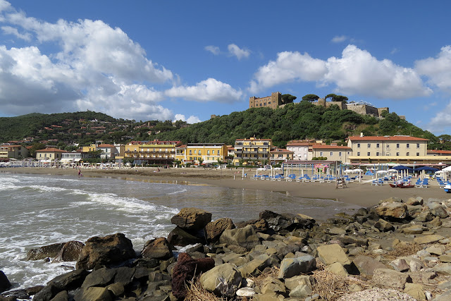 The beaches and the fortress, Via Porto Canale, Castiglione della Pescaia