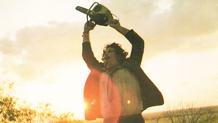 O ator Gunnar Hansen como Leatherface no filme 'O Massacre da Serra Elétrica'