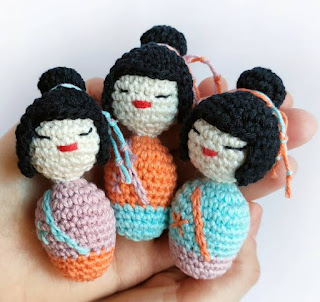 PATRON GRATIS KOKESHI AMIGURUMI 50191 🎎