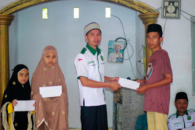 Pemuda NW Kecamatan Suela Kembali Berikan Santunan Kepada Anak Yatim di Desa Suntalangu
