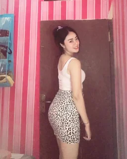 99 Potret Menarik Selebgram cantik Indonesia Berwajah Imut Della Aprilia instagram