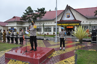 Kapolres Humbahas Pimpin Apel Pergeseran Pasukan Pengamanan Pilkades Serentak 2021