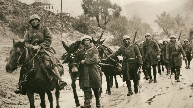 Το Έπος του 1940 ανοίγοντας  όλα τα κεφάλαια τόσο του πολέμου, της κατοχής, αλλά και της αντίστασης των Ελλήνων.