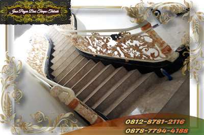 Foto railing tangga besi klasik di Cibinong, Bogor