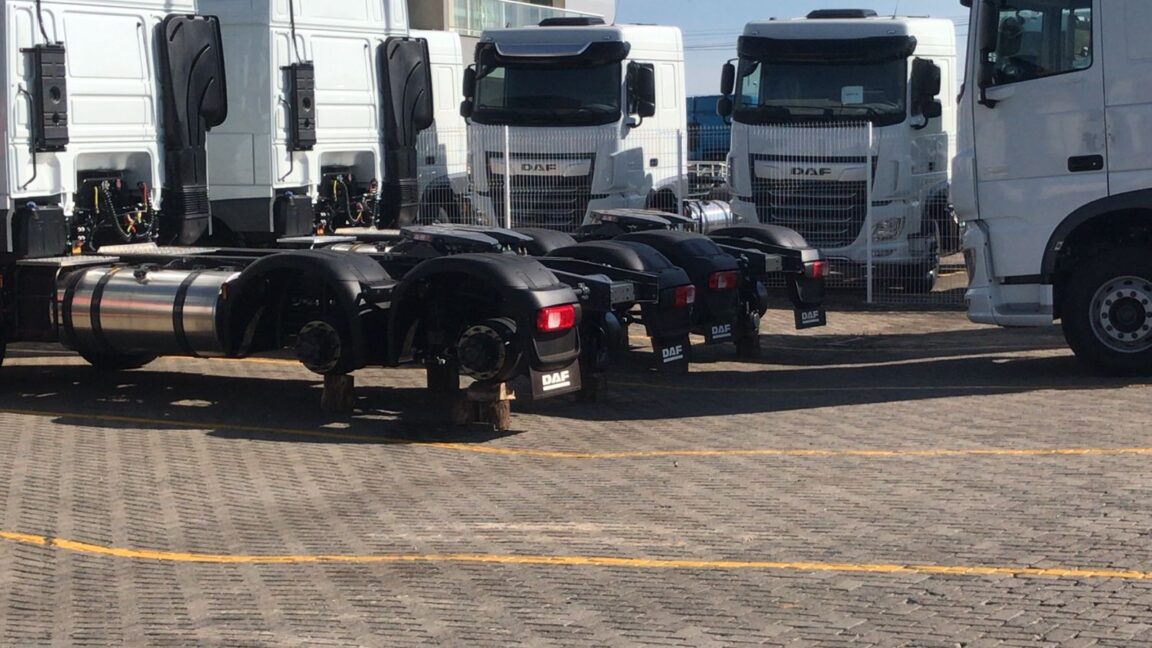 Bando invade concessionária da DAF e leva 71 conjuntos de rodas e pneus