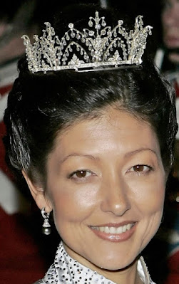 diamond drop tiara queen alexandrine denmark countess alexandra fredricksborg