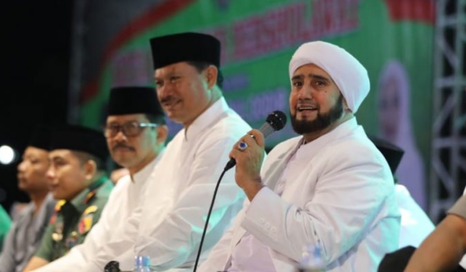 Teks Lirik Sholawat Ya Allah Biha - Habib Syech - Arab, Latin dan Artinya