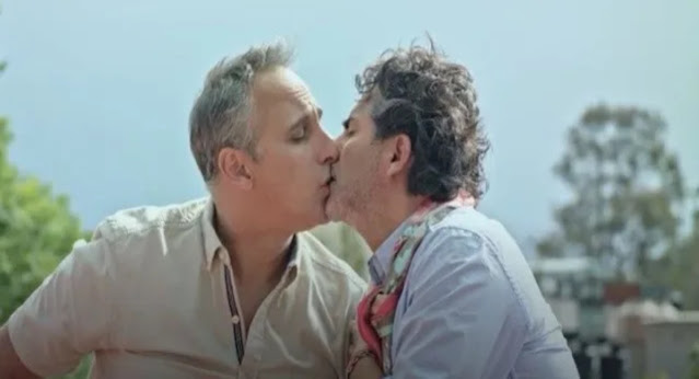 ¿Es gay? Tras divorcio , actor de Televisa se besa en vivo con conductor de 'Hoy'