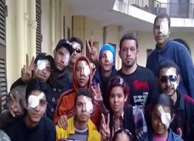 مجموعة من شباب ثورة 25 يناير في إحدى المستشفيات وهم مصابون في عيونهم جراء إصابتهم بخرطوش رجال الشرطة