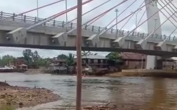 Pemuda Ini Sempat Kirim Pesan WhatsApp Sebelum Tenggelam di Bawah Jembatan Basit