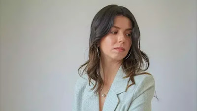 En formato balada con arreglos de cuerda llega "Valiente", lo nuevo de Natalia Montenegro musica chilena