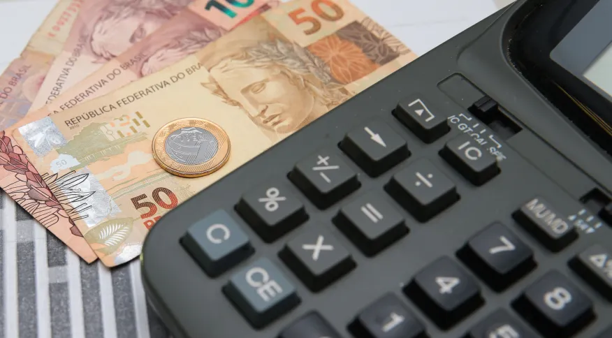 Orçamento de 2024 prevê salário mínimo, sem aumento real, de R$ 1.389