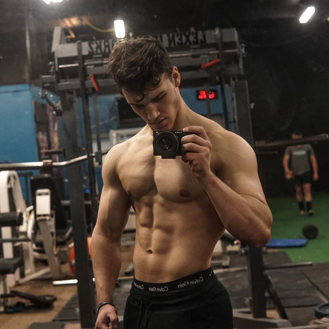 strong-sexy-shirtless-gym-men-college-bad-boy-selfie