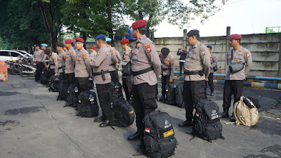 Polres Gresik Kirim Puluhan Personil Pengamanan Pemilu 2024 ke Pulau Bawean