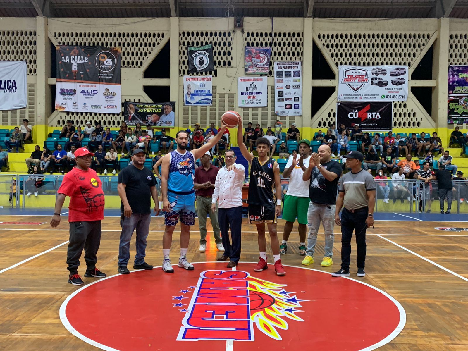 Comité Organizador del Baloncesto del Ejido reconoce a Jhonny Castillo en inicio de la Semifinal