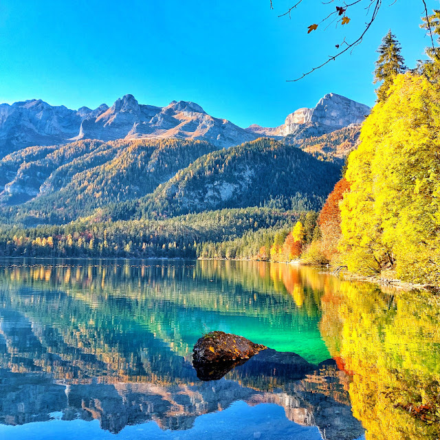 lago di tovel autunno foliage