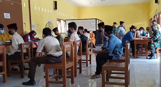 BAGIAN DARI UPAYA MEMUTUS RANTAI PENULARAN COVID-19 DI KALANGAN SANTRI