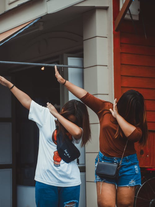 foto profil couple sahabat ber 4
