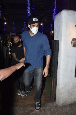 Aditya Roy Kapur snapped in Khar photos