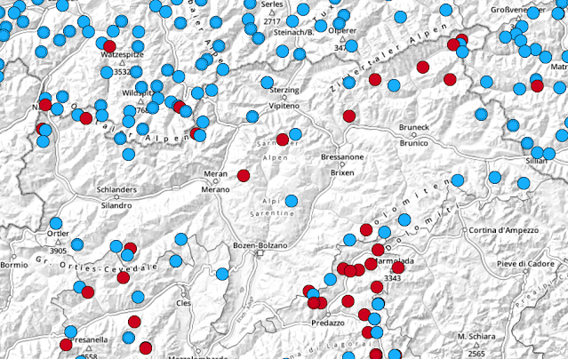 Mappa panoramica delle stazioni meteorologiche automatiche (punti blu) e dei punti di osservazione manuali (punti rossi); su valanghe.report