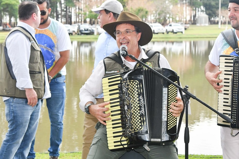 Ministro Gilson Neto cativa Público com a sua Informalidade