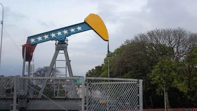 Estados Unidos levanta temporalmente sanciones sobre el petróleo y gas de Venezuela