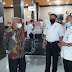 Wali Kota Payakumbuh di dampingi Sekretaris Daerah dan Kepala Bank Nagari Payakumbuh melauncing penggunaan smart tax di rumah makan Sederhana