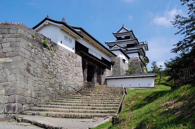 ปราสาทชิราคาวะ โคมิเนะ (Shirakawa Komine Castle: 白河小峰城)